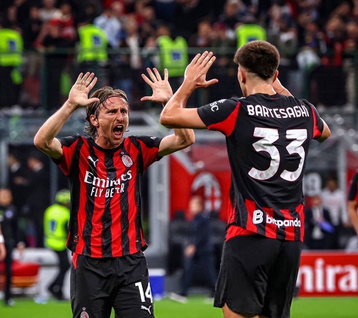 中超：广州队主场3-1击败深圳队