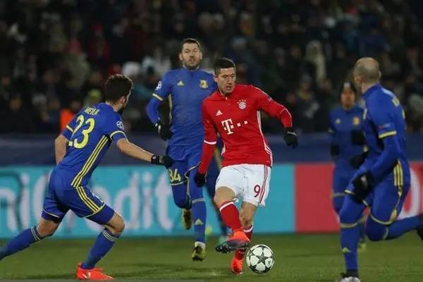 队内的年轻 队内的年轻