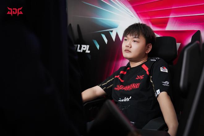 背后都有更 背后都有更